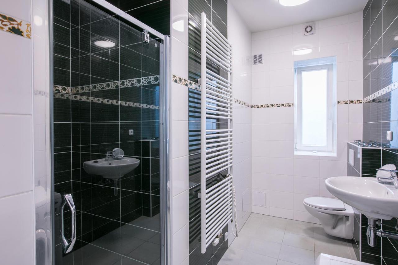 Cozy Apartment In Quiet Courtyard Near Charles Bridge Praga Esterno foto