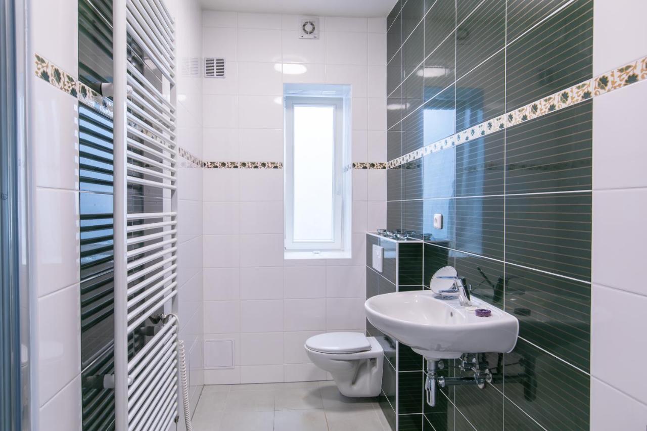 Cozy Apartment In Quiet Courtyard Near Charles Bridge Praga Esterno foto